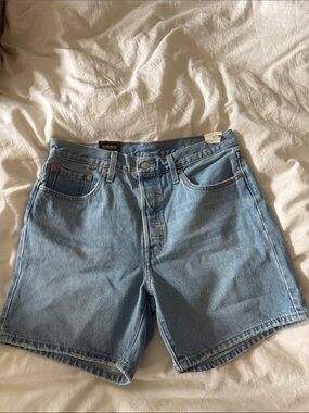 501 Women’s Light Blue Levi’s Denim Shorts